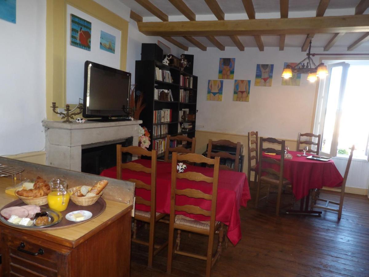 Chambres Et Tables D'Hotes A L'Auberge Touristique Meuvaines Bagian luar foto