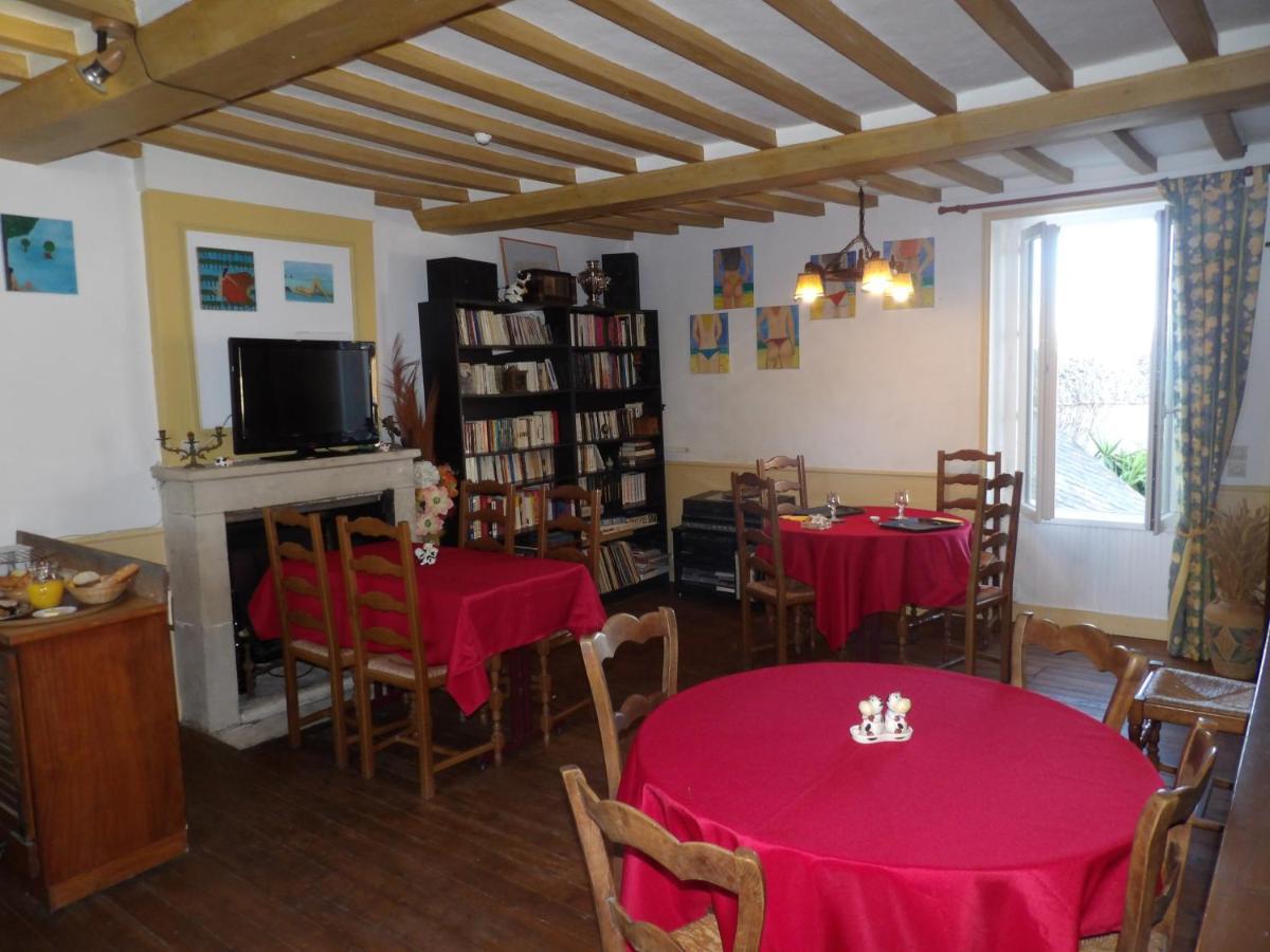 Chambres Et Tables D'Hotes A L'Auberge Touristique Meuvaines Bagian luar foto