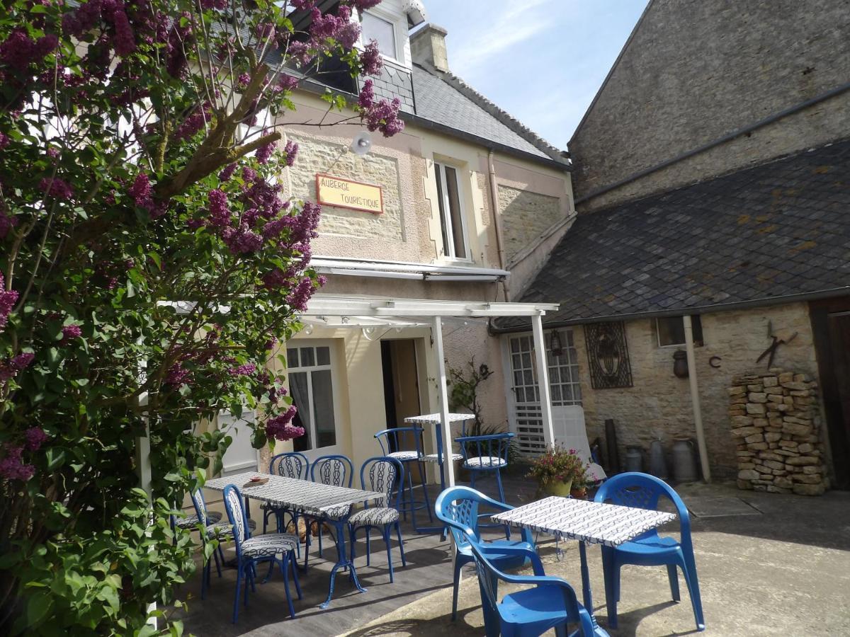 Chambres Et Tables D'Hotes A L'Auberge Touristique Meuvaines Bagian luar foto