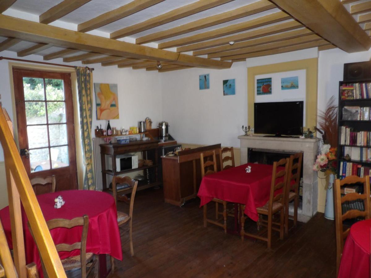 Chambres Et Tables D'Hotes A L'Auberge Touristique Meuvaines Bagian luar foto