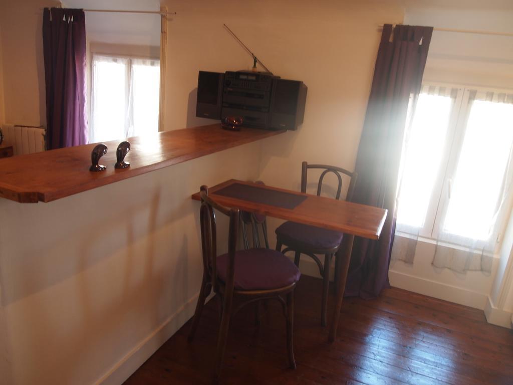 Chambres Et Tables D'Hotes A L'Auberge Touristique Meuvaines Bagian luar foto