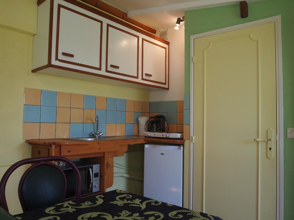 Chambres Et Tables D'Hotes A L'Auberge Touristique Meuvaines Bagian luar foto