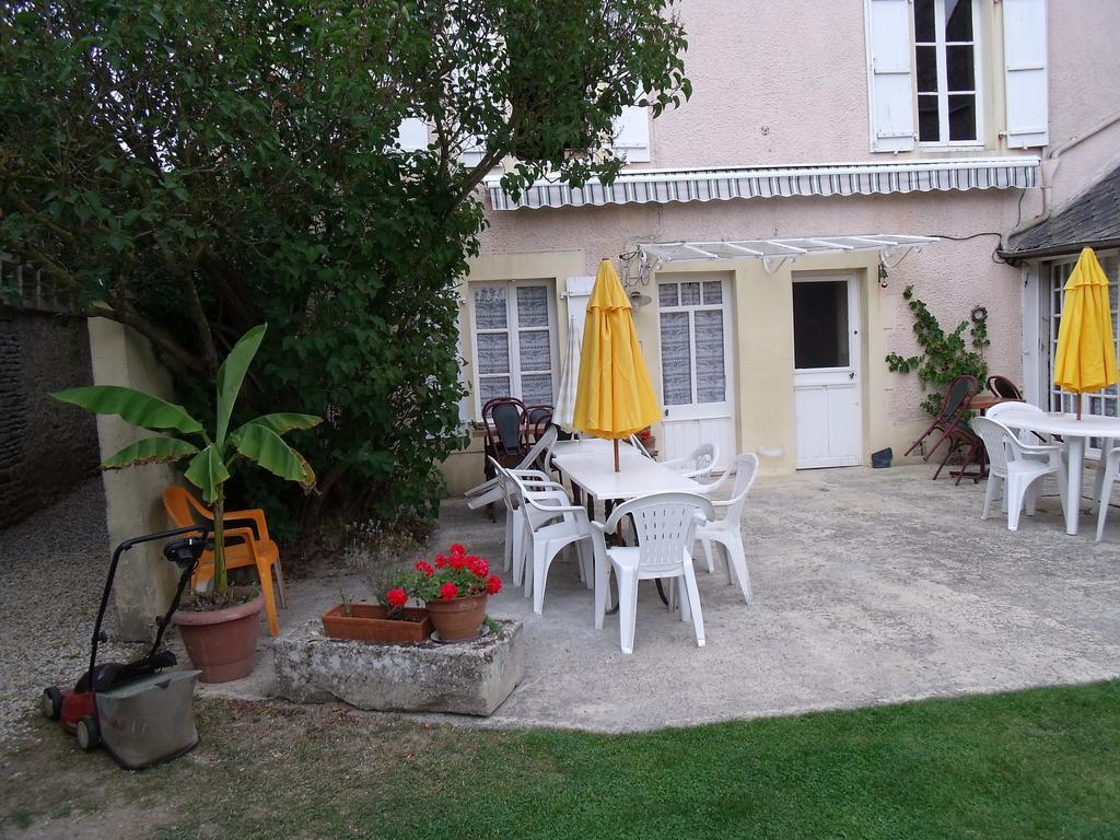 Chambres Et Tables D'Hotes A L'Auberge Touristique Meuvaines Bagian luar foto