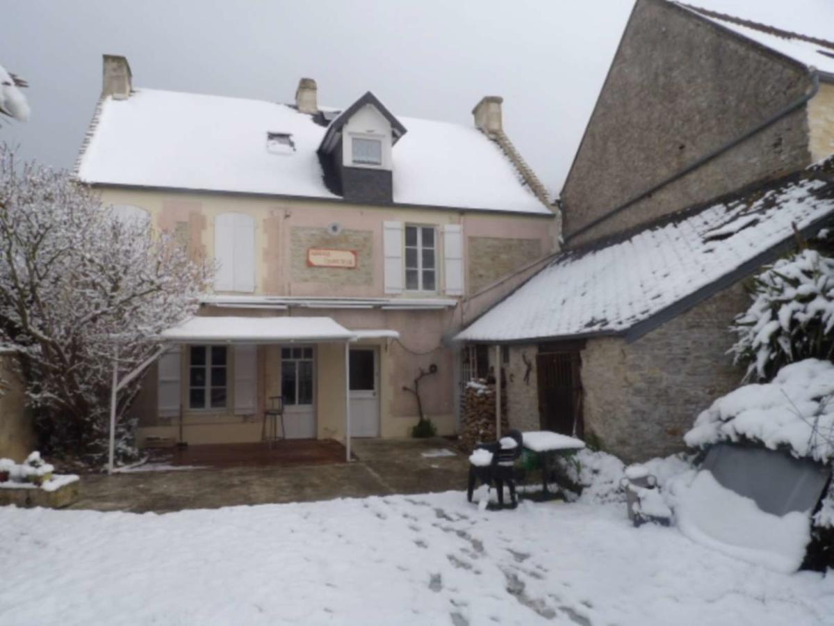 Chambres Et Tables D'Hotes A L'Auberge Touristique Meuvaines Bagian luar foto
