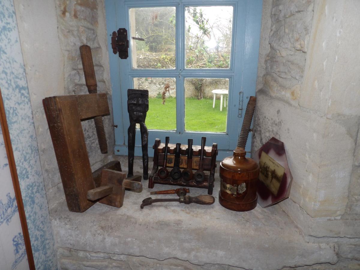 Chambres Et Tables D'Hotes A L'Auberge Touristique Meuvaines Bagian luar foto
