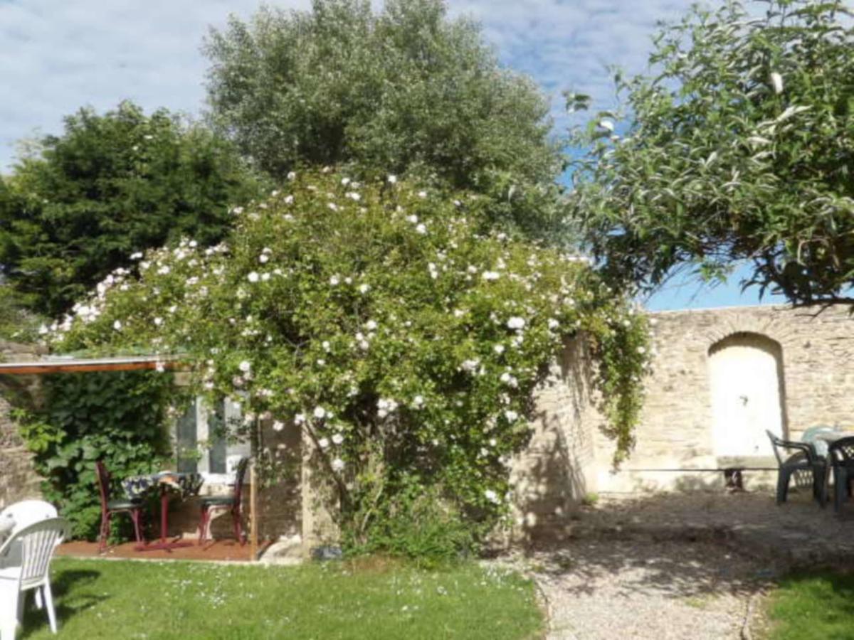 Chambres Et Tables D'Hotes A L'Auberge Touristique Meuvaines Bagian luar foto